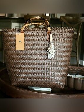 New TOMMY BAHAMA Woven Tote Bag w/Tags